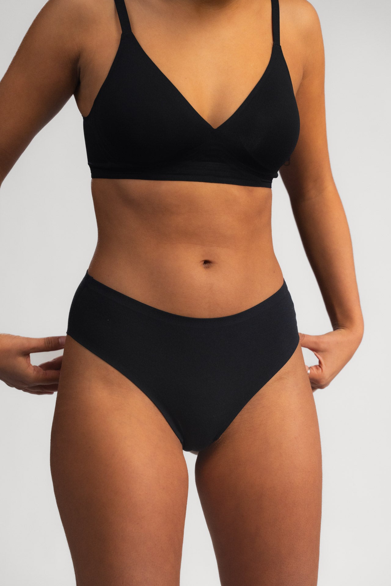 Biustonosze bezszwowe LUXE BLACK - 2 szt.