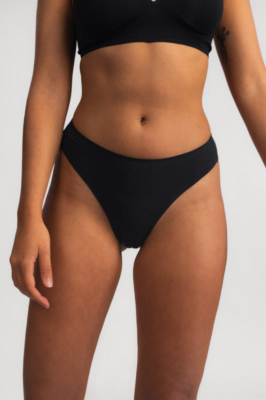 Stringi bezszwowe LUXE BLACK - 2 szt.